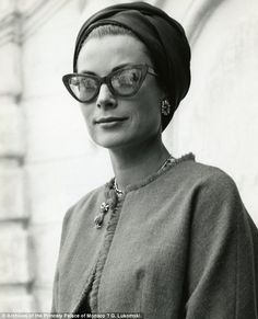 gatabella:  Grace Kelly wearing sunglasses 