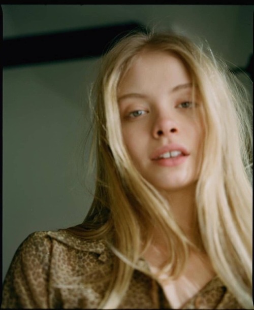 lombredesjeunesfilles:Charlie Newman by Dean Martindale