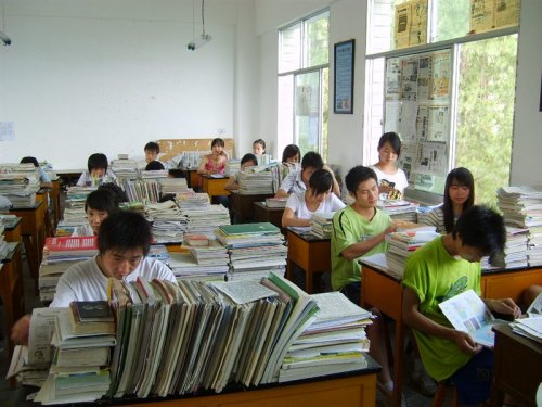 studying-like-a-champ:These are photos of students preparing for their Gaokao exams in China. I don&