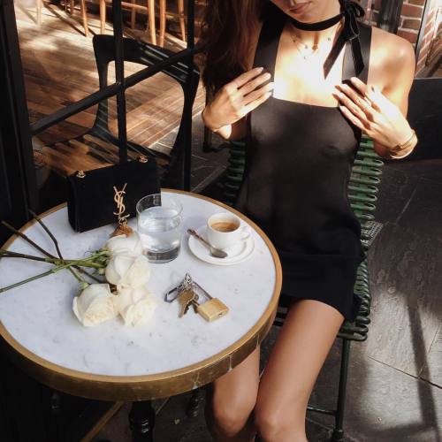 flyestfemales:  rumineely:🌹   