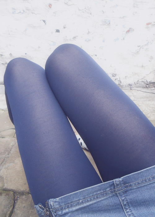 ooneechanxkawaiixtg:“i feel pretty kawaii in these purple tights”