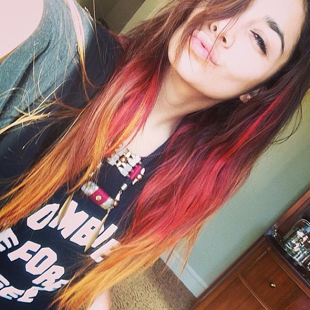 vanessahudgens:  I just love my hairrr. And Holst   Lee necklace. #obsessed 