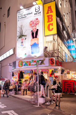 Tokyo-Fashion:  Kyary Billboard On The Front Of Spinns Harajuku #2! 