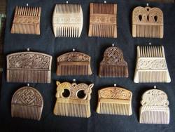 anchorsss-aweigh:  bbybepartofmyworld:  norseminuteman:  Viking era combs. (possibly reproductions).   anchorsss-aweigh  I just saw this but omg want one 