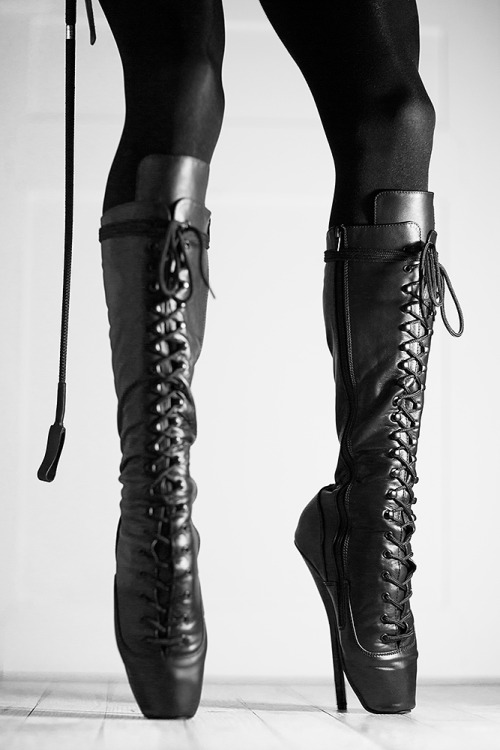 5-inch-and-more:Ballet boots & whip