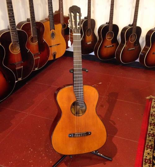retrofret:  Just arrived!  A Georg Haid Viennese guitar. 20th century made in Germany.                                   #guitar #retrofretvintageguitars #gowanus #vienneseguitar #viennese #georghaid  #guitarlove #nylonstring #nylonstringsguitar  (at