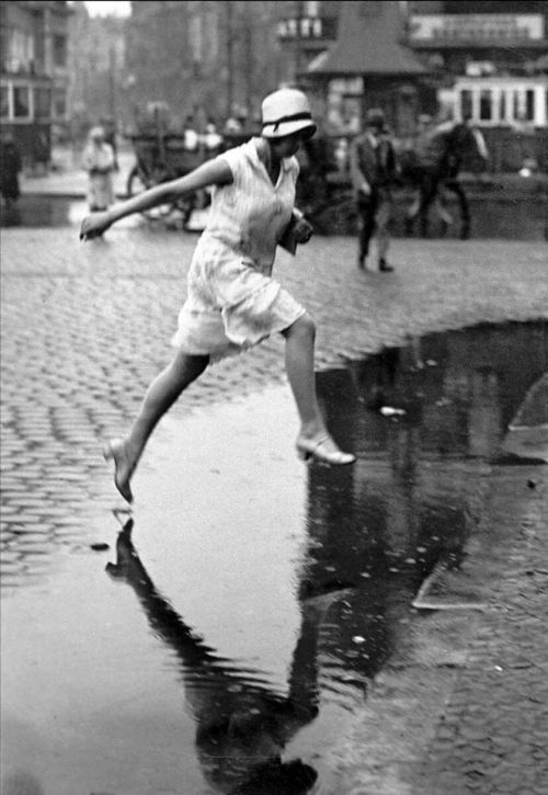 Photo by Friedrich Seidenstücker Berlin, 1930https://painted-face.com/