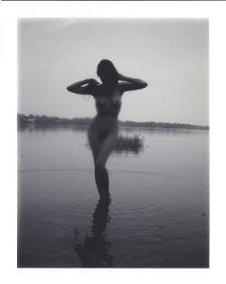 lensblr-network:  black and white PolaroidPhotographer