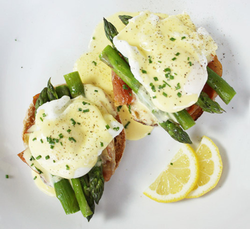 Eggs Benedict with Steamed Asparagus and Crispy Prosciutto  Makes 2 servings 2 English muffins, spli