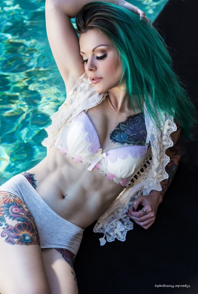 altmodelgirlcrush:  Bloody Grace