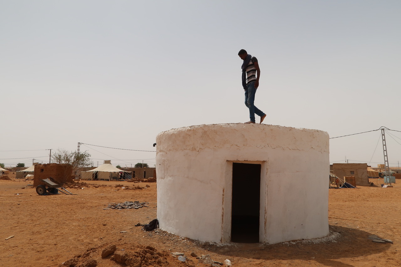 Januar. I en rapport fra Høykommissæren for flyktningers ‘Innovation Service’, trekkes de UNHCR-støttete prosjektene i Vest-Sahara fram. Husene er laget av tomflasker.