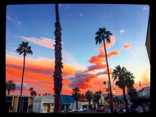 Palm Springs sunset tonight modernism era inspired style. #stylized #palmsprings #vacationtime #suns