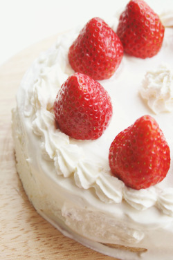 ushii-blog:  Strawberry shortcake (by shok)