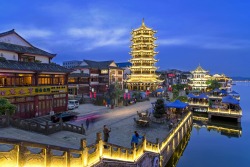 《太平廊桥▪夜》 by dylipinTaiping Covered Bridge, Deyang, China