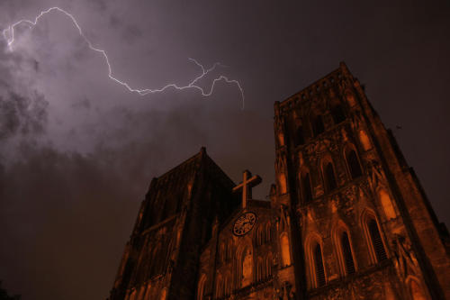 Porn Pics Lighting strikes over Saint Joseph cathedral