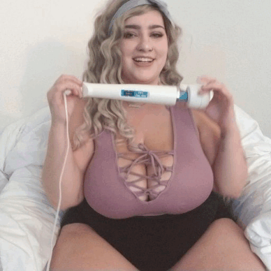 woahashley:  🌼 watch me squirm and cum with my first magic wand! (7:33) 🌼 