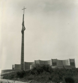 architectureofdoom:  Iglesia de Santa Cruz, Oleiros, Miguel Fisac, 1966-68