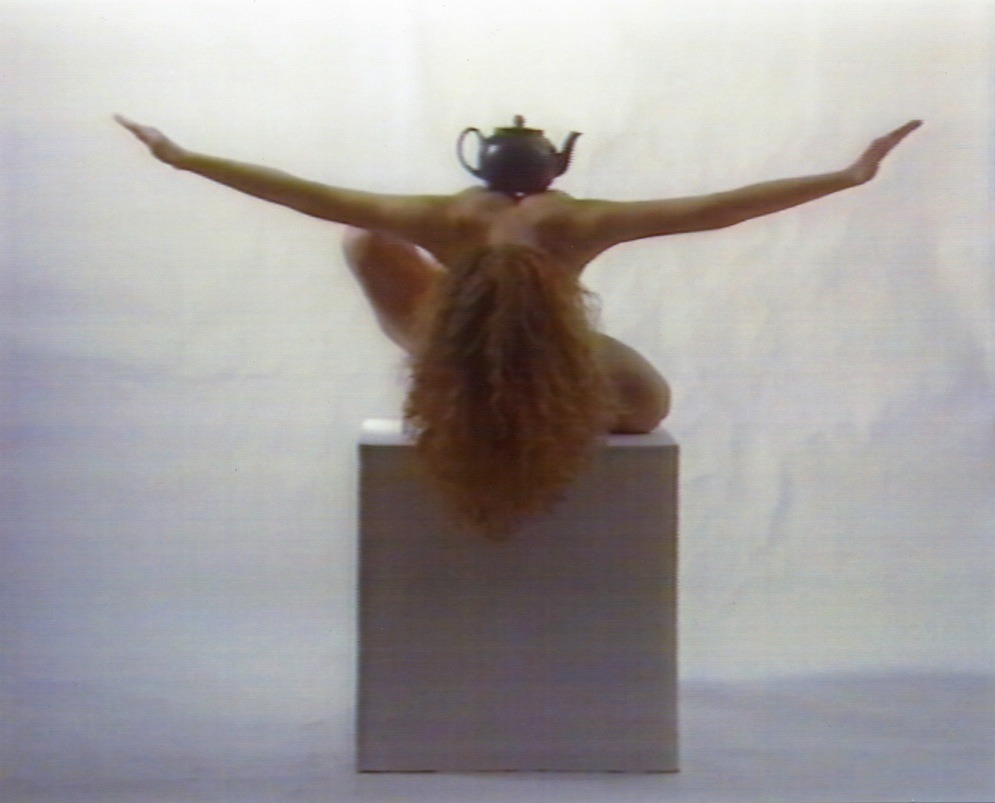 lehroi:  Kirsten Justesen Monumental Video Position for Plint, Body, Tea Pot, Grapefruit