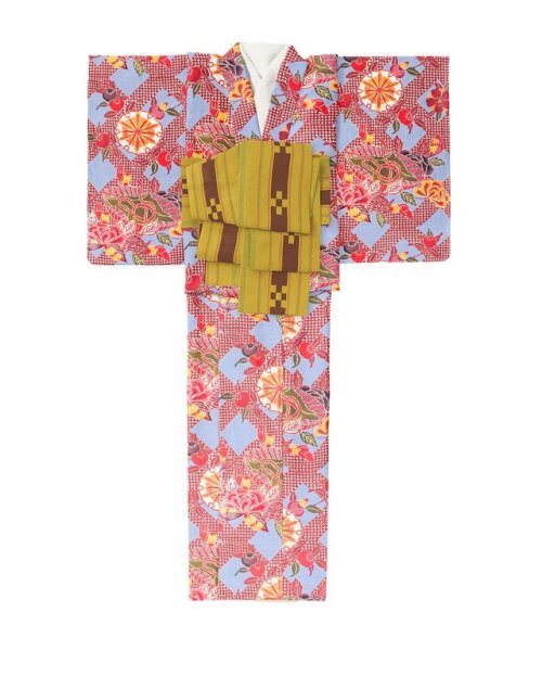Bingata style printed kimono by Gofukuyasan. Bingata is a dyeing technique used in Okinawa. I love t