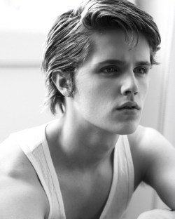 meninvogue:Eugene Simon