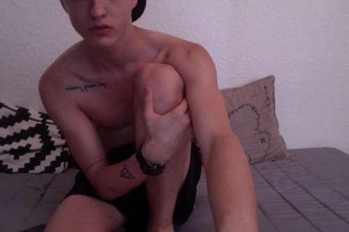 bodyelectricm:  Pale Bitch ♡