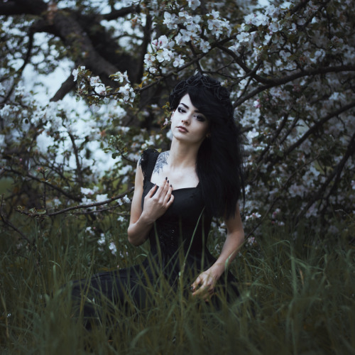 gothicandamazing:Model: SyginPhotographer: Marta Job photographyClothes: The Gothic ShopLenses: Eyet