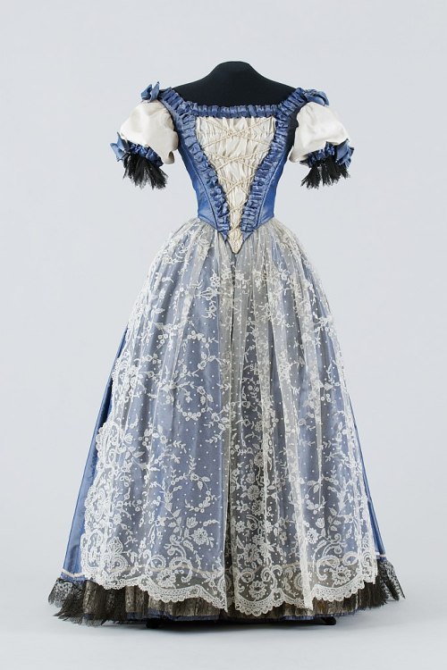 fashionsfromhistory: Possible Court Dress c.1870 Hungary  Museum of Applied Arts, Budapest 
