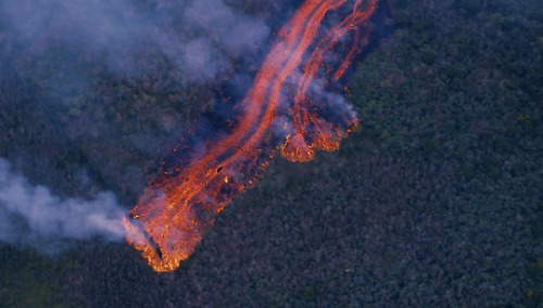 fuckyeahfluiddynamics: Kilauea continues to erupt without signs of abating. Aerial video, like this footage from Mick Kalber, shows the scope of the flow. Lava spurts like a hellish fountain from various fissures, then forms a gravity current that slowly