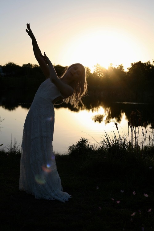 Persephone inspired sunset shoot with Allison. I’ve been trying to get back into making art ju