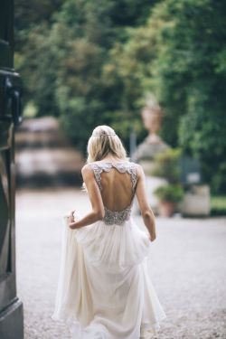 dustjacketattic:  tuscan wedding | jenny packham dress