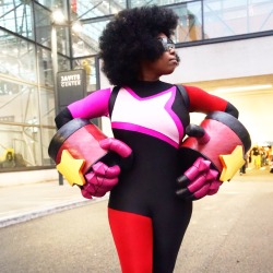 superheroesincolor:   Garnet Cosplay by ankhsovercrosses   Get the “Steven Universe” comics here   [Follow SuperheroesInColor faceb / instag / twitter / tumblr / pinterest]   