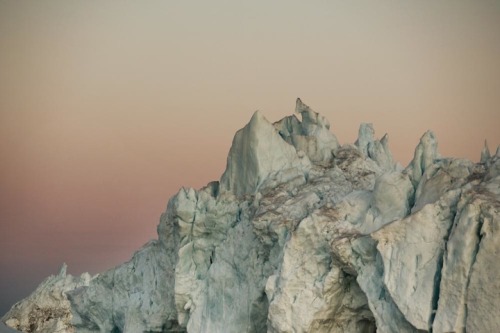 uglypnis:Simon Harsent &lsquo;This portfolio begins with images of the massive icebergs as they 