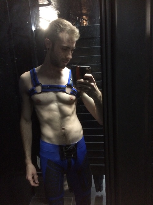 jewmanji:  tried on some harnesses for fun 