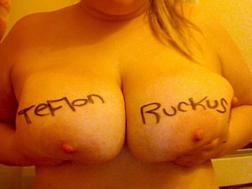 teflonruckus:  Now there’s a giant handful!!   Reblog and likes are appreciated and gives incentive to keep posting. Message me on kik messenger, Jeep30, for anything you’d like to add or pics you’d like me to post.