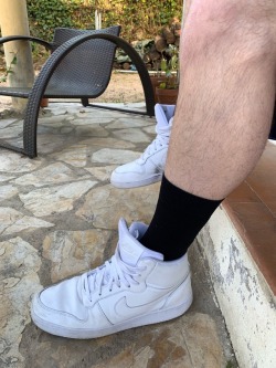 sportblacksocks:  Relaxing in gold toes 