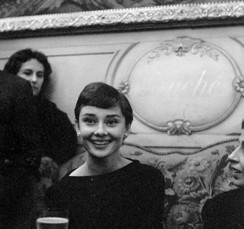 distractful:  Audrey Hepburn in Paris, 1955 