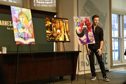 chriscolfernews-archive:Chris Colfer at The Land of Stories: A Grimm Warning book signing at Barnes 