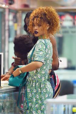 hellyeahrihannafenty: Rihanna out and about