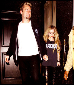  Avril spotted with Chad wearing “Radiohead” T-shirt at Beso restaurant, L.A.