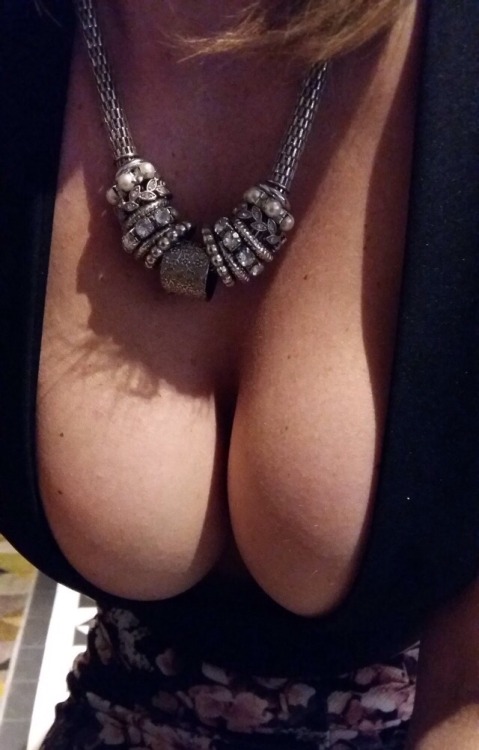 kelly-momnwife:  To much work cleavage?  porn pictures