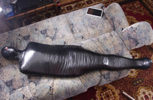 yummymummymummification: jalk1: Nice perfect, now cut the dick out and let’s have some fun