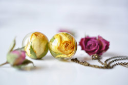 Pomegranateandivy:  Bestof-Etsy:  Stunning Glass Bottle Encapsulated Rose Pendants