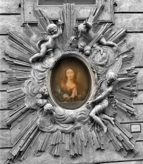 ganymedesrocks:  littlelimpstiff14u2: Small Madonnas Romans call madonnelle (small Madonnas) the tiny shrines (called edicole from the Latin,aedicula , diminutive ofaedes, temple))  hanging on the walls of many old buildings. There are well over 500 of