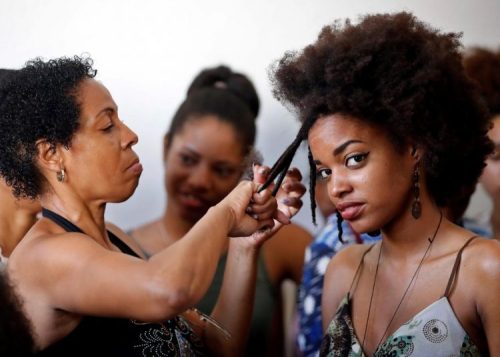 yearningforunity:Several women perform hairstyling practices on June 29, 2019 in Havana, Cuba.“Somet