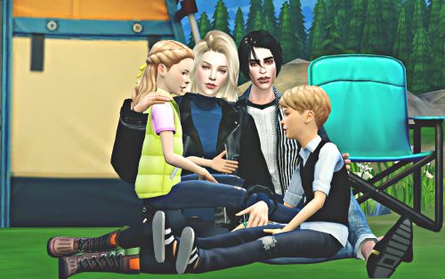 timoni66: domi-reblog: k-sims-7: Family Pose V1 3 poses in total  You have to use Teleport mod yo