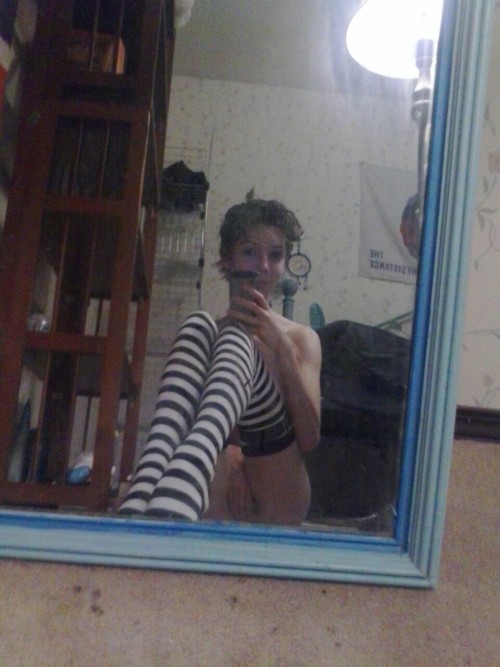 born-of-stardust:  Sexy selfies I took for my new friend ;) enjoy! 