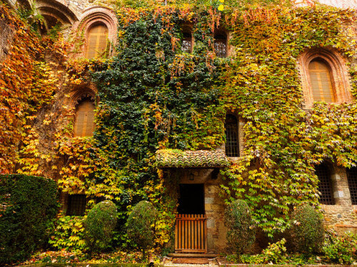 vintagepales2: Castle of Grazzano Visconti