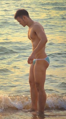 speedobuttandtaint:sdkomet:   Speedobuttandtaint Hot Men, hot speedos and hot butts