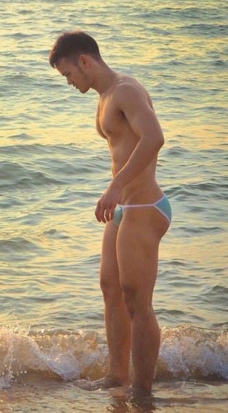 speedobuttandtaint:sdkomet:   Speedobuttandtaint Hot Men, hot speedos and hot butts