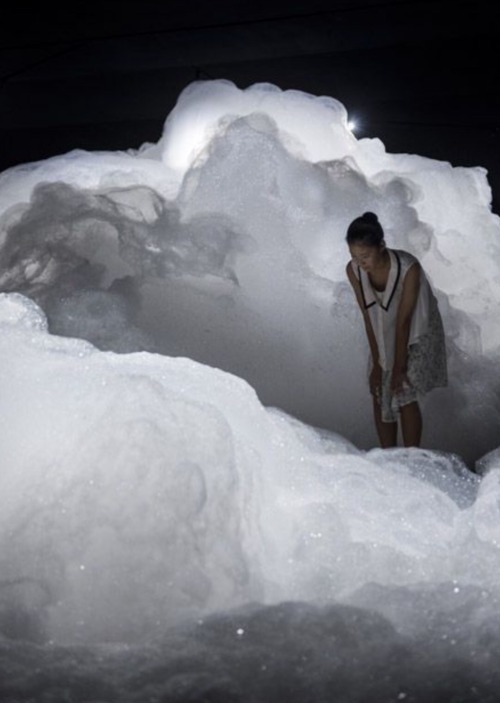 12h51mn:Kohei Nawa creates a cloud like landscape in his Foam installation